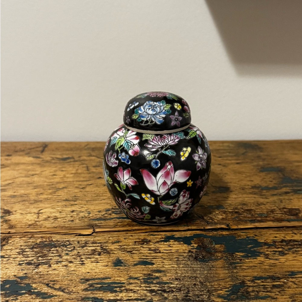 Chinese Porcelain Ginger Jar with Lid